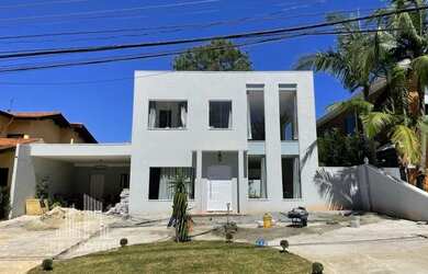 Imagem: A casa em condomínio possui 4 Dormitórios, 5 Banheiros, 5