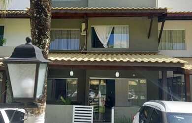 Imagem: A casa possui 5 Dormitórios, 3 Banheiros, 2 Vagas na garagem