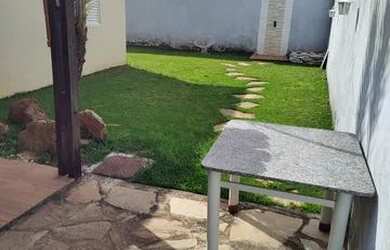 Imagem: A casa em condomínio possui 3 Dormitórios, 3 Banheiros, 4