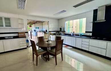 Imagem 8: Casa de Alto Padrão no Condomínio Gran Ville, Região dos Lagos(Grande Colorado