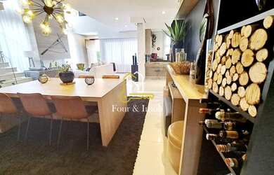 Imagem: A casa em condomínio possui 3 Dormitórios, 4 Banheiros, 4