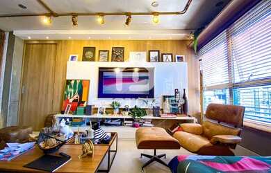 Imagem: O apartamento possui 2 Dormitórios, 2 Banheiros, 2 Vagas na