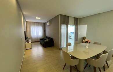 Imagem: A casa possui 3 Dormitórios, 2 Banheiros, 3 Vagas na garagem