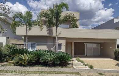 Imagem: A casa em condomínio possui 4 Dormitórios, 5 Banheiros, 4