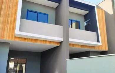 Imagem: A casa possui 3 Dormitórios, 1 Banheiro, 2 Vagas na garagem