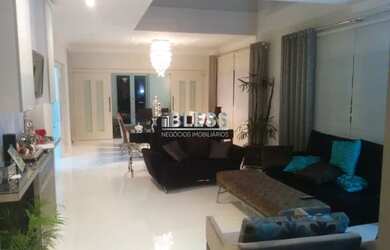 Imagem: A casa em condomínio possui 4 Dormitórios, 4 Banheiros, 4