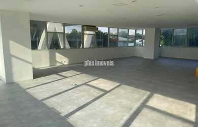 Imagem: O depósito possui 2 Vagas na garagem, 161m² de Área e está