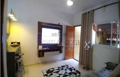 Imagem: A casa possui 2 Dormitórios, 2 Banheiros, 2 Vagas na garagem