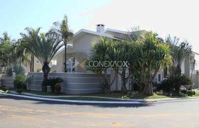 Imagem: A casa em condomínio possui 4 Dormitórios, 5 Banheiros, 5