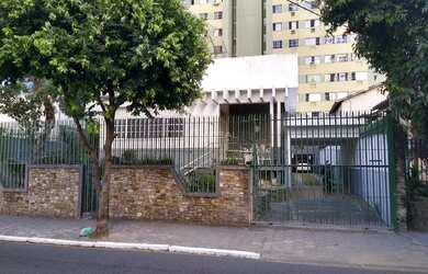 Imagem: A casa possui 5 Dormitórios, 4 Banheiros, 5 Vagas na garagem