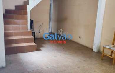 Imagem: A casa possui 4 Dormitórios, 2 Banheiros, 2 Vagas na garagem