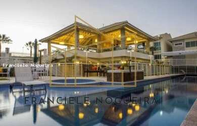 Imagem: A casa possui 5 Dormitórios, 5 Banheiros, 3 Vagas na garagem