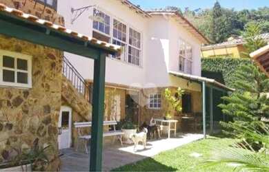 Imagem: A casa em condomínio possui 5 Dormitórios, 5 Banheiros, 5