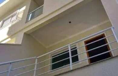 Imagem: A casa possui 3 Dormitórios, 2 Banheiros, 5 Vagas na garagem