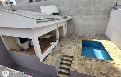 Imagem: A casa possui 4 Dormitórios, 5 Banheiros, 5 Vagas na garagem