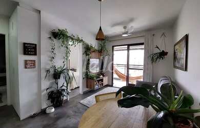 Imagem: O apartamento possui 1 Dormitório, 1 Banheiro, 1 Vaga na garagem