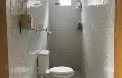 Imagem: A casa possui 2 Dormitórios, 1 Banheiro, 1 Vaga na garagem