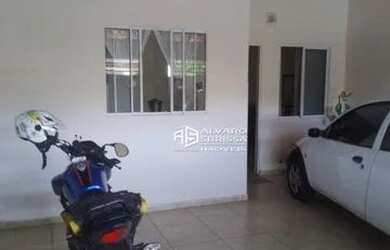 Imagem: A casa possui 2 Dormitórios, 1 Banheiro, 2 Vagas na garagem