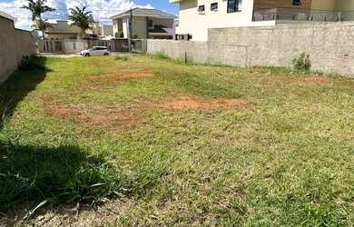 Imagem: O terreno possui 504m² de Área e está localizado em Alto