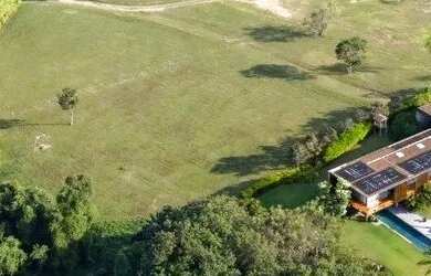 Imagem: O terreno possui 4.500m² de Área e está localizado em Porto