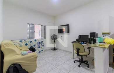 Imagem: A casa possui 3 Dormitórios, 3 Banheiros, 1 Vaga na garagem