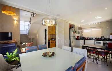 Imagem: A casa em condomínio possui 3 Dormitórios, 5 Banheiros, 4