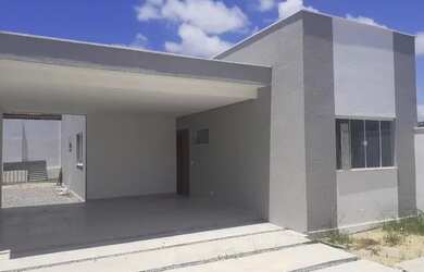 Imagem: A casa possui 3 Dormitórios, 2 Banheiros, 2 Vagas na garagem