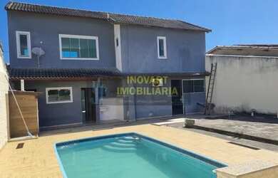 Imagem: A casa em condomínio possui 4 Dormitórios, 2 Banheiros, 2