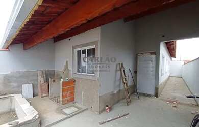 Imagem: A casa possui 2 Dormitórios, 1 Banheiro, 2 Vagas na garagem