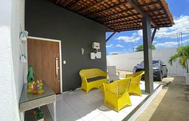 Imagem: A casa possui 3 Dormitórios, 3 Banheiros, 5 Vagas na garagem