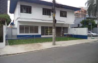 Imagem: O depósito possui 5 Vagas na garagem, 325m² de Área e está