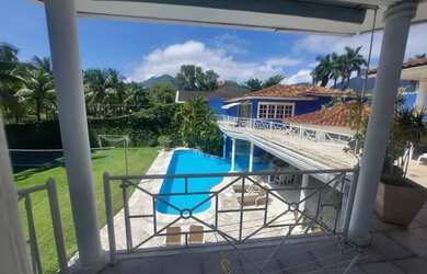 Imagem: A casa em condomínio possui 5 Dormitórios, 5 Banheiros, 5