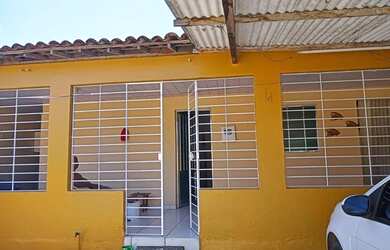 Imagem: A casa possui 2 Dormitórios, 1 Banheiro, 1 Vaga na garagem