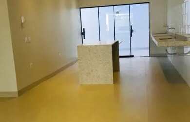 Imagem: A casa possui 3 Dormitórios, 3 Banheiros, 2 Vagas na garagem