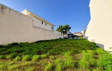 Imagem: O terreno possui 360m² de Área e está localizado em Parque