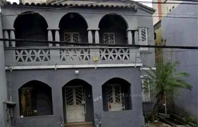 Imagem: A casa possui 5 Dormitórios, 5 Banheiros, 4 Vagas na garagem