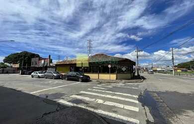 Imagem: O depósito possui 5 Vagas na garagem, 325m² de Área e está