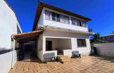 Imagem: A casa possui 5 Dormitórios, 5 Banheiros, 2 Vagas na garagem