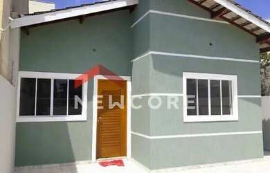 Imagem: A casa possui 2 Dormitórios, 2 Banheiros, 2 Vagas na garagem