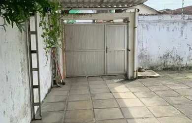 Imagem: A casa possui 3 Dormitórios, 2 Banheiros e está localizado