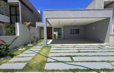 Imagem: A casa possui 3 Dormitórios, 3 Banheiros, 2 Vagas na garagem