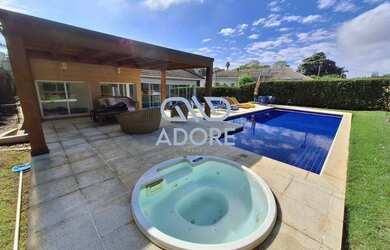 Imagem: A casa em condomínio possui 5 Dormitórios, 5 Banheiros, 3