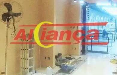 Imagem: O depósito possui 2 Vagas na garagem, 340m² de Área e está