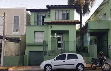 Imagem: A casa possui 3 Dormitórios, 1 Banheiro, 1 Vaga na garagem