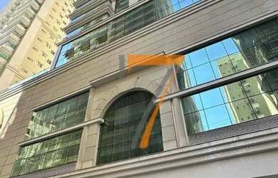 Imagem: O apartamento possui 4 Dormitórios, 4 Banheiros, 5 Vagas na