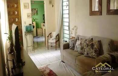 Imagem: A casa possui 5 Dormitórios, 2 Banheiros, 5 Vagas na garagem