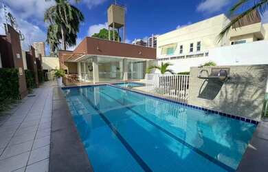 Imagem: A casa em condomínio possui 4 Dormitórios, 5 Banheiros, 2