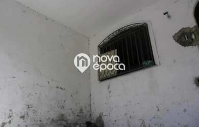 Imagem: A casa possui 3 Dormitórios, 3 Banheiros, 2 Vagas na garagem