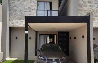 Imagem: A casa em condomínio possui 3 Dormitórios, 1 Banheiro, 2 Vagas