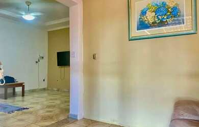 Imagem: A casa possui 4 Dormitórios, 3 Banheiros, 3 Vagas na garagem